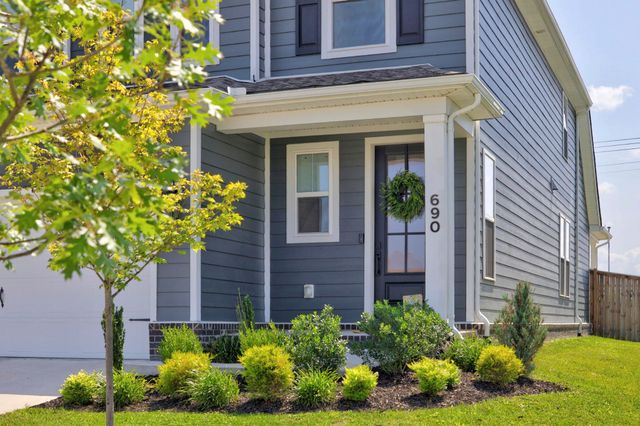 690 Conifer Dr, Spring Hill, TN 37174