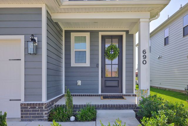 690 Conifer Dr, Spring Hill, TN 37174
