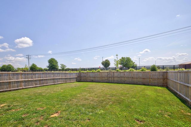 690 Conifer Dr, Spring Hill, TN 37174