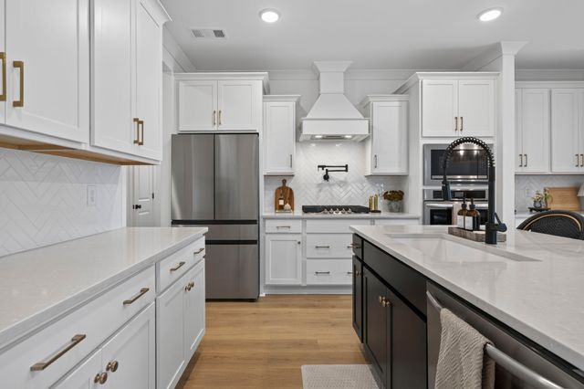 690 Conifer Dr, Spring Hill, TN 37174