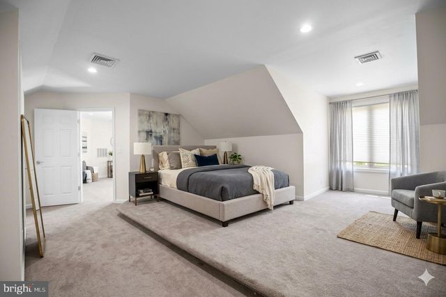 712 KIMBERLY DR, Moorestown, NJ 08057