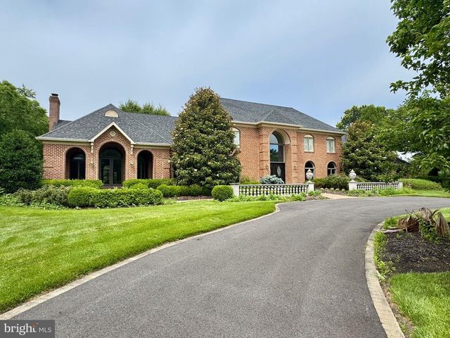 712 KIMBERLY DR, Moorestown, NJ 08057