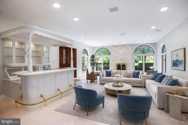 712 KIMBERLY DR, Moorestown, NJ 08057