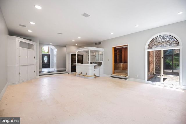 712 KIMBERLY DR, Moorestown, NJ 08057
