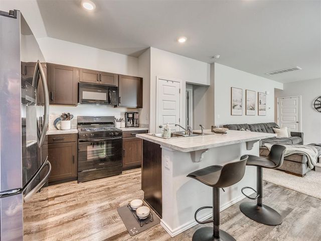 9504 NW 115th Street, Yukon, OK 73099
