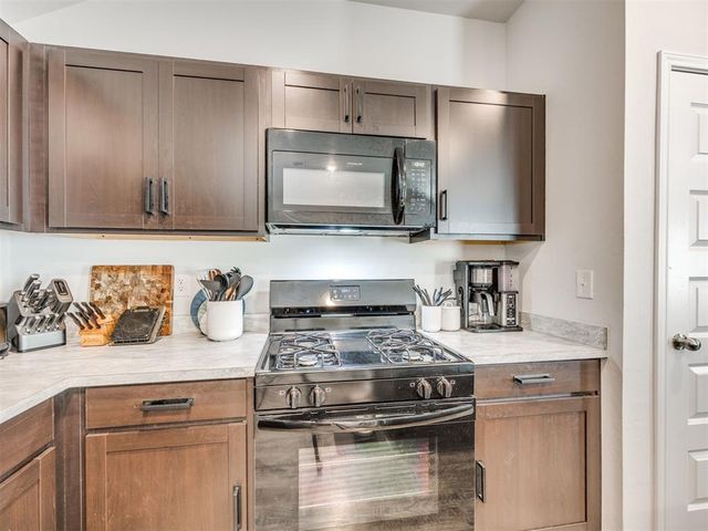 9504 NW 115th Street, Yukon, OK 73099