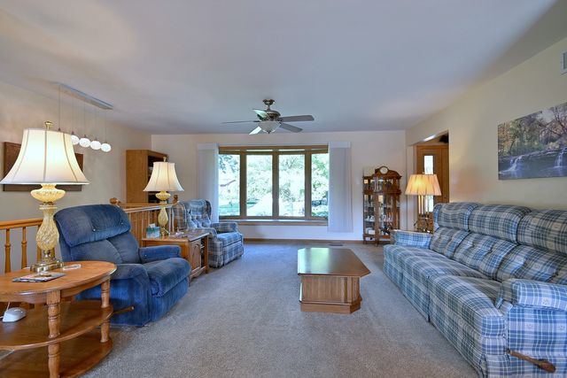 7821 DORCHESTER Lane, Darien, IL 60561
