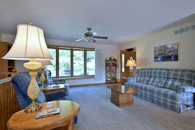 7821 DORCHESTER Lane, Darien, IL 60561