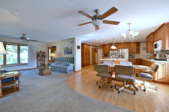7821 DORCHESTER Lane, Darien, IL 60561