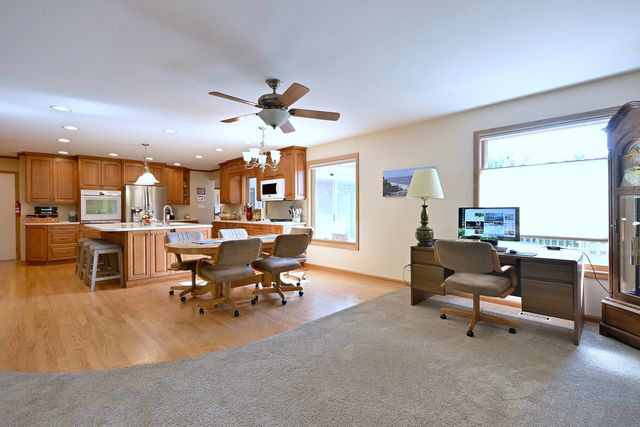 7821 DORCHESTER Lane, Darien, IL 60561