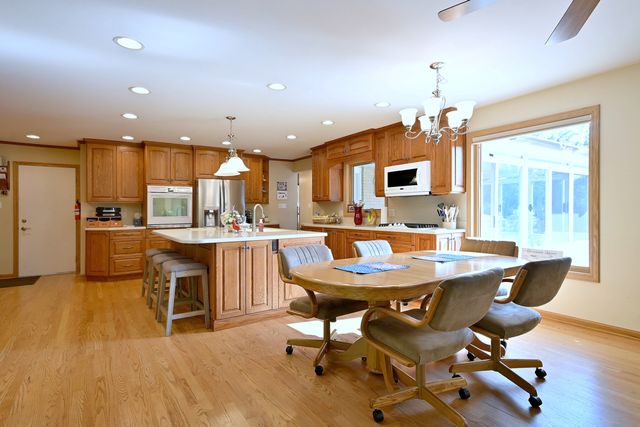 7821 DORCHESTER Lane, Darien, IL 60561