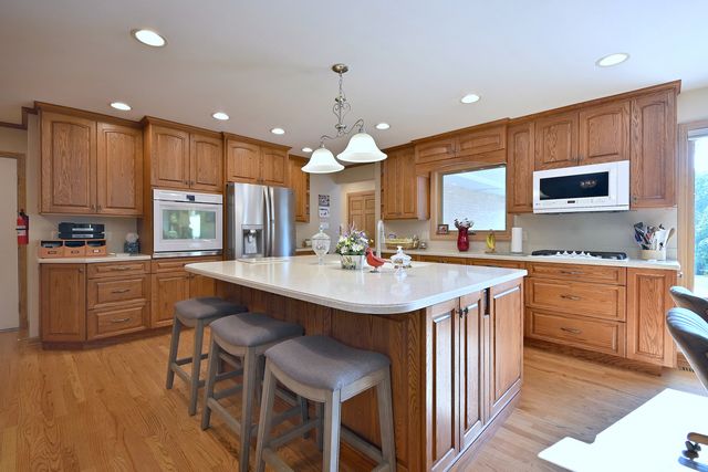 7821 DORCHESTER Lane, Darien, IL 60561