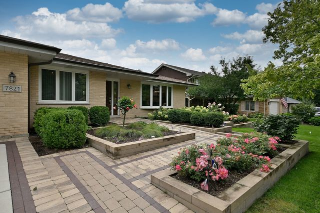 7821 DORCHESTER Lane, Darien, IL 60561