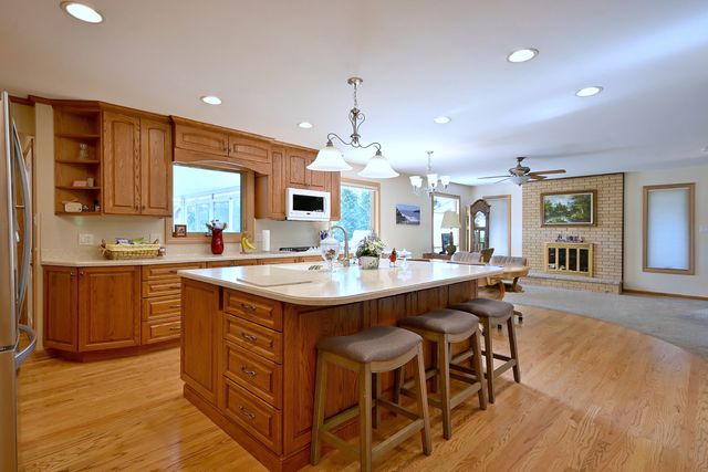 7821 DORCHESTER Lane, Darien, IL 60561