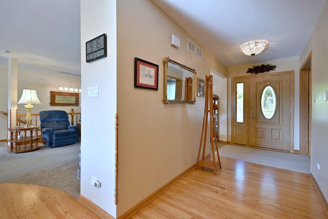 7821 DORCHESTER Lane, Darien, IL 60561