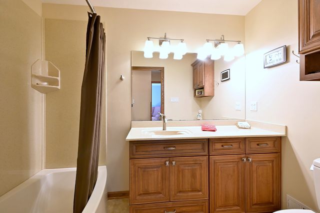 7821 DORCHESTER Lane, Darien, IL 60561