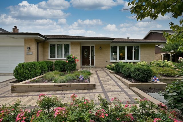 7821 DORCHESTER Lane, Darien, IL 60561