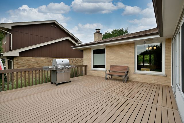 7821 DORCHESTER Lane, Darien, IL 60561