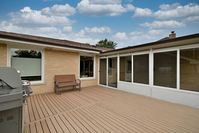 7821 DORCHESTER Lane, Darien, IL 60561
