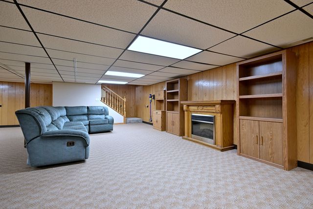7821 DORCHESTER Lane, Darien, IL 60561