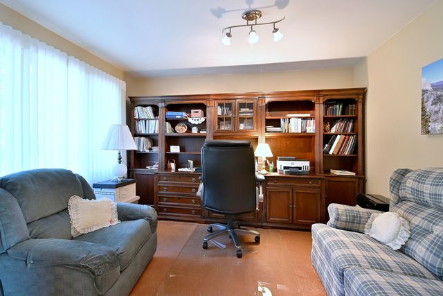 7821 DORCHESTER Lane, Darien, IL 60561