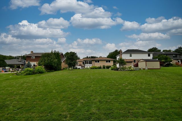7821 DORCHESTER Lane, Darien, IL 60561