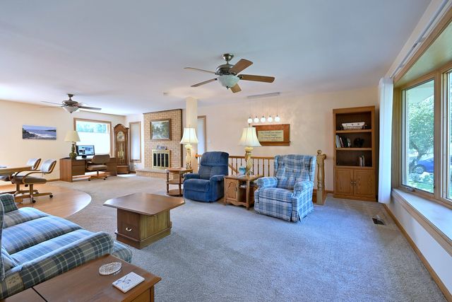7821 DORCHESTER Lane, Darien, IL 60561