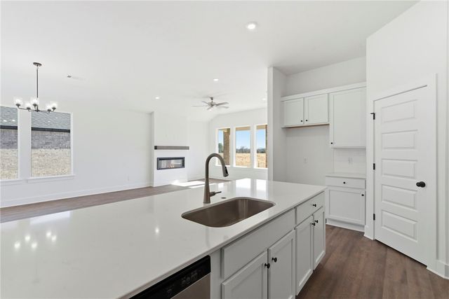 2440 Max Avenue, Bentonville, AR 72713