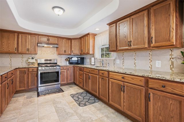 825 County Road 119, Hallettsville, TX 77964