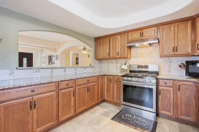 825 County Road 119, Hallettsville, TX 77964