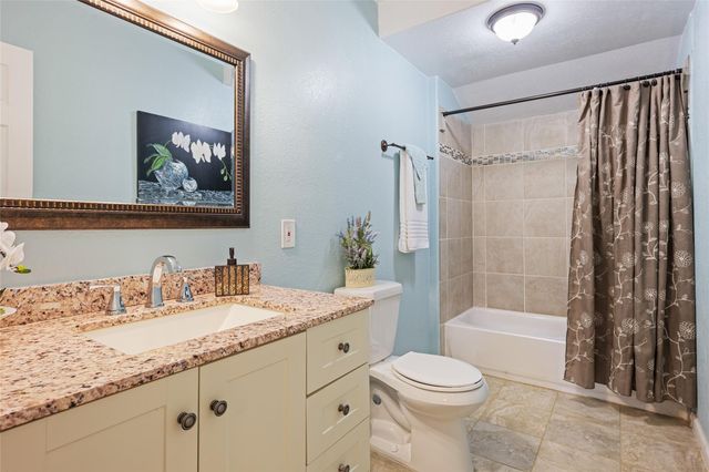 825 County Road 119, Hallettsville, TX 77964