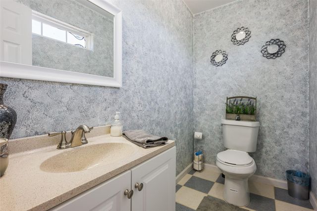 825 County Road 119, Hallettsville, TX 77964