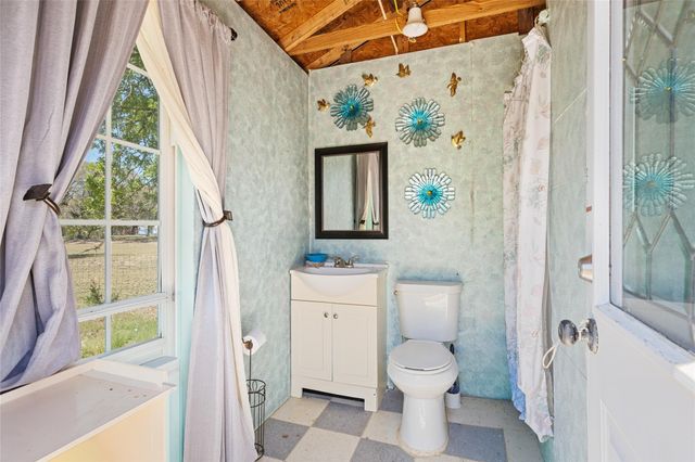 825 County Road 119, Hallettsville, TX 77964