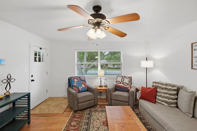 807 Elizabeth Boulevard, Granbury, TX 76048