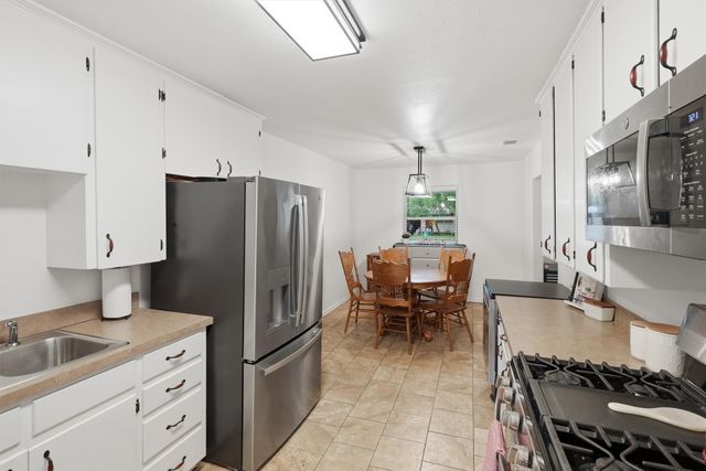 807 Elizabeth Boulevard, Granbury, TX 76048
