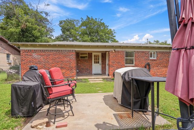 807 Elizabeth Boulevard, Granbury, TX 76048