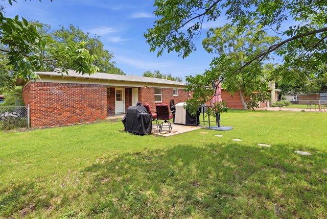 807 Elizabeth Boulevard, Granbury, TX 76048