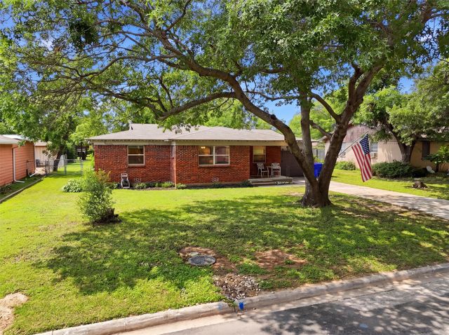 807 Elizabeth Boulevard, Granbury, TX 76048
