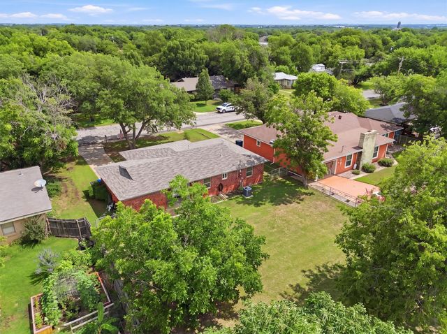 807 Elizabeth Boulevard, Granbury, TX 76048