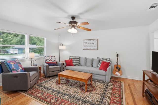 807 Elizabeth Boulevard, Granbury, TX 76048