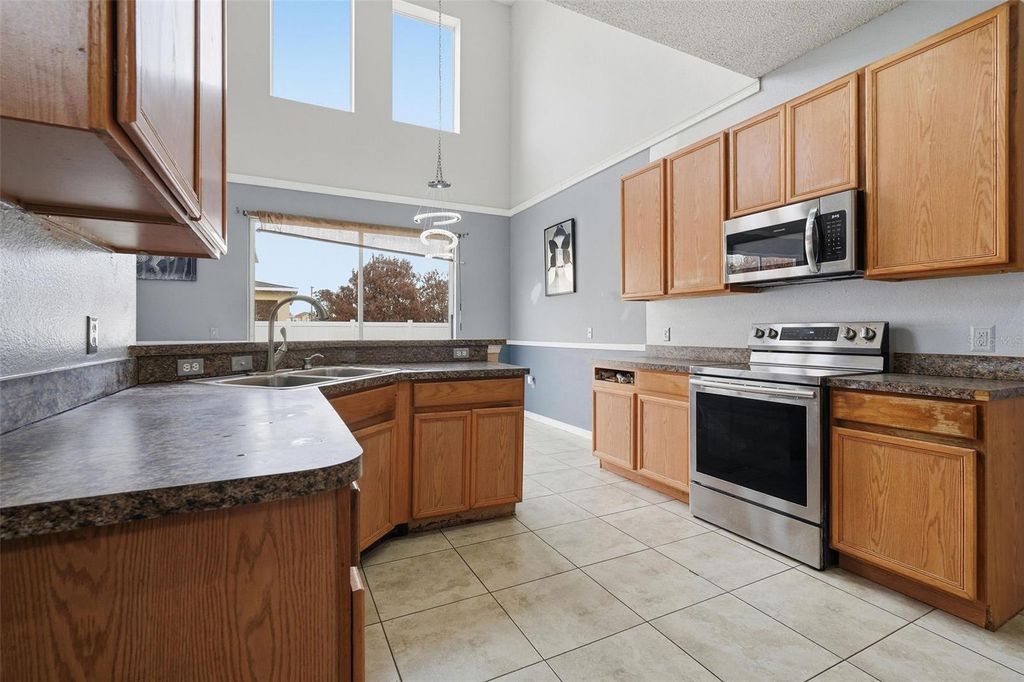 Image 11 of property listing at 346 CHURCHILL COURT, Kissimmee, FL 34759