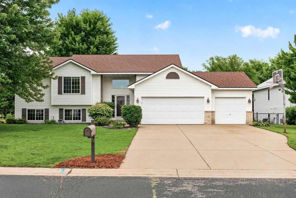 932 E Orchard Street, Belle Plaine, MN 56011