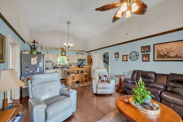 1889 Hinson Springs Rd, Lobelville, TN 37097