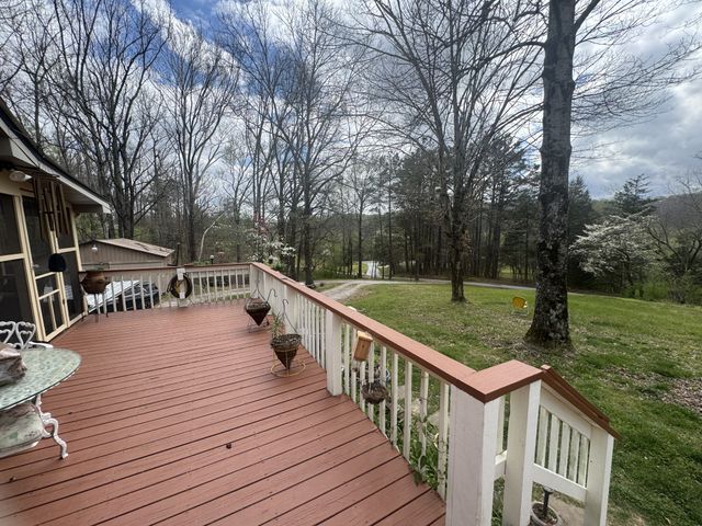 1889 Hinson Springs Rd, Lobelville, TN 37097