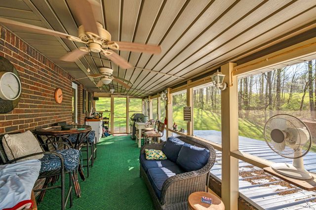 1889 Hinson Springs Rd, Lobelville, TN 37097