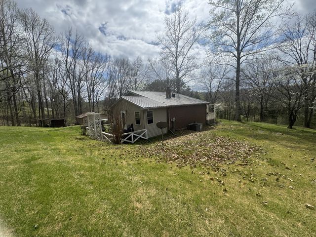 1889 Hinson Springs Rd, Lobelville, TN 37097