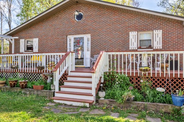 1889 Hinson Springs Rd, Lobelville, TN 37097