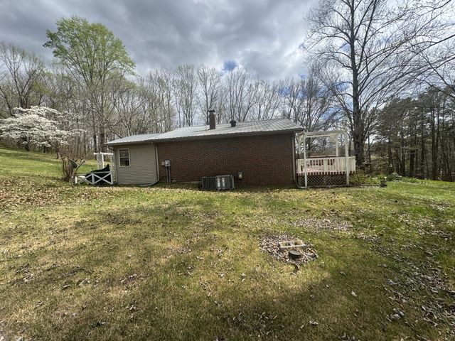1889 Hinson Springs Rd, Lobelville, TN 37097