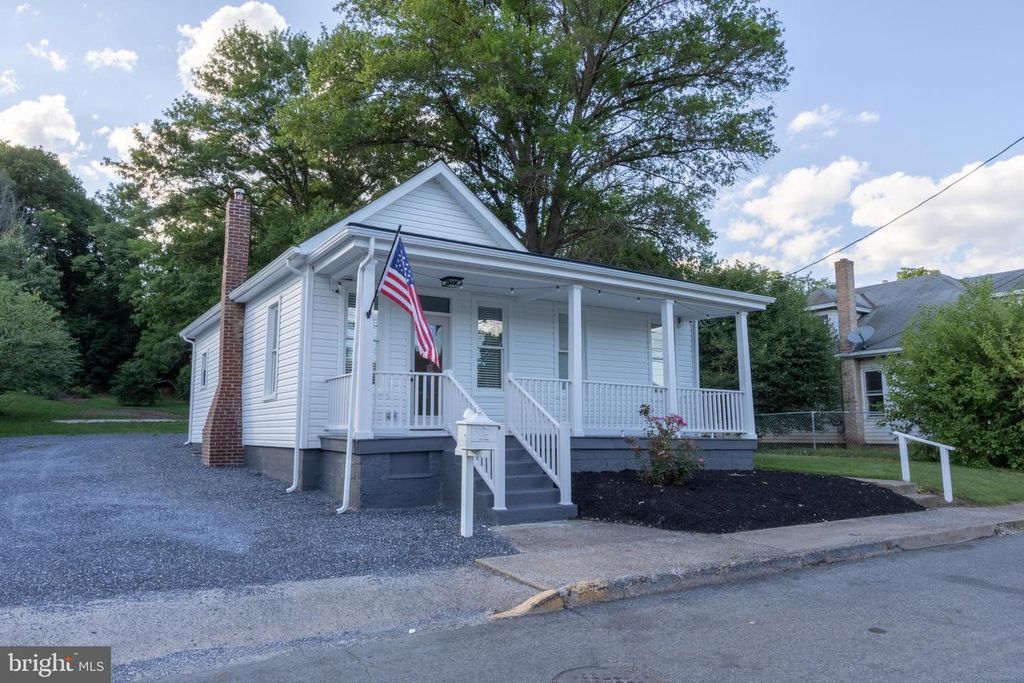 1103 N HIGH ST, Duncannon, PA 17020