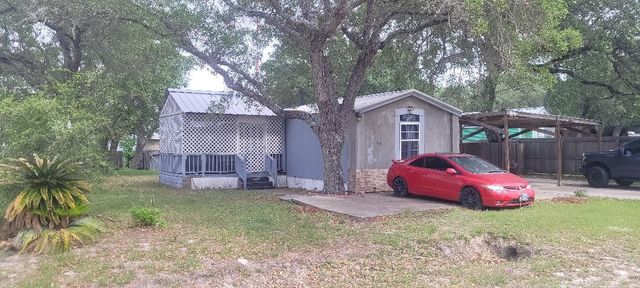 316 N 11th St, Fulton, TX 78358